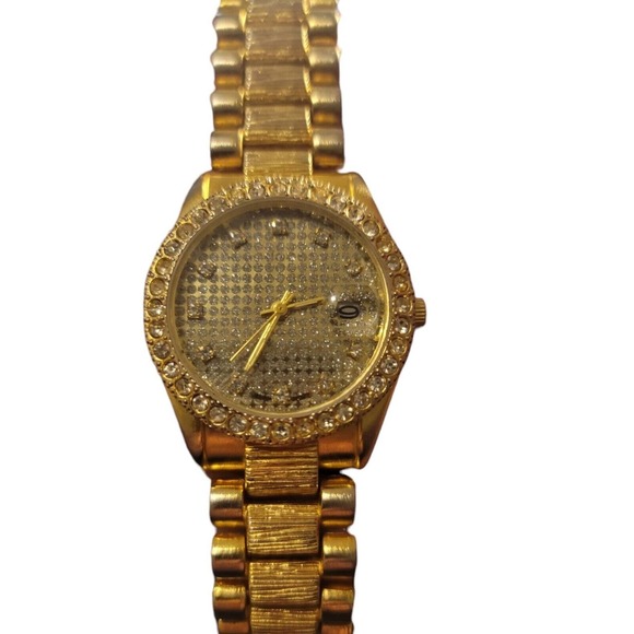 Geneva Other - Mens 40mm Geneva Quartz Watch Gold Tone Day Date Beautiful Crystals New Battery